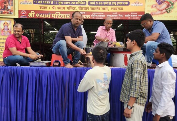 19th day Bhandara at Shri Shyam Mandir in Lucknow | लखनऊ में श्री श्याम मंदिर में 19वें दिन का भंडारा: कढ़ी-चावल समेत पूड़ी-सब्जी का वितरण, एक महीने तक चलेगी सेवा – Lucknow News