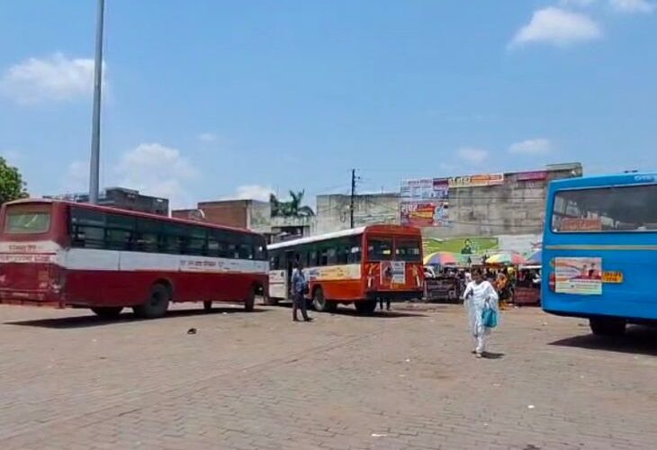 Passengers are not getting facilities at roadways bus stand | रोडवेज बस स्टैंड पर यात्रियों को नहीं मिल रही सुविधाएं: वाटर कूलर से निकल रहा गर्म पानी, कई पंखे खराब, भीषण गर्मी से बुरा हाल – Farrukhabad News
