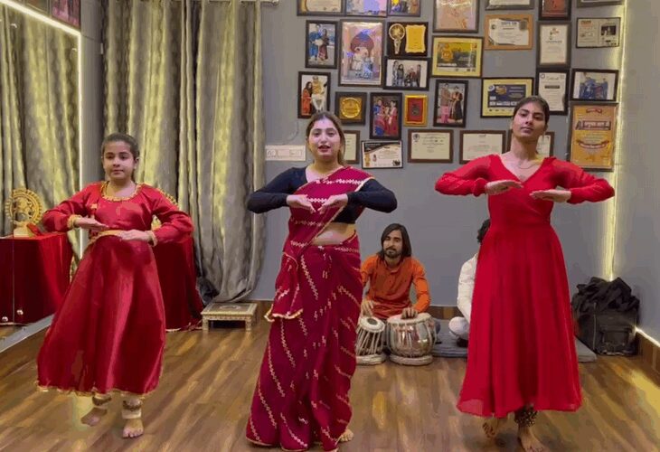 Jhansi’s Shagufta learned Kathak by hiding under a hijab | झांसी की शगुफ्ता ने हिजाब में छिपकर सीखा कथक: बोलीं-धर्म और शौक दोनों साथ लेकर चली, पहले होता था विरोध अब मिलता है स्पोर्ट – Jhansi News