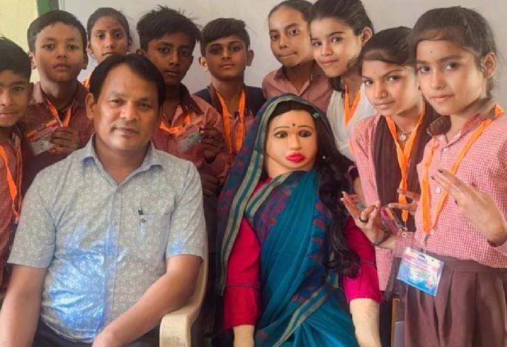 AI teacher ‘Suman Madam’ is teaching in Jhansi school | झांसी के स्कूल में AI टीचर ‘सुमन मैडम’ पढ़ा रहीं: कंपोजिट विद्यालय के टीचर मोहनलाल सुमन ने किया तैयार, दिया अपना नाम – Jhansi News