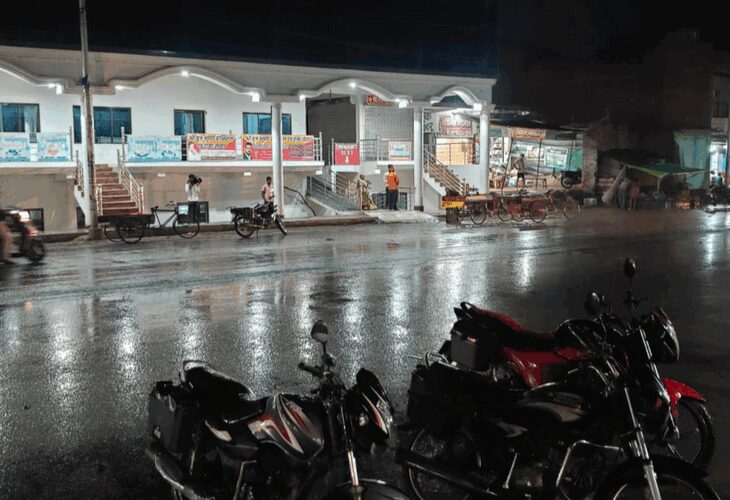 It rained at midnight 30 km away from Azamgarh | आजमगढ़ से 30 किलोमीटर दूर हुई आधी रात को बारिश: शहर में सोमवार को छाई रही धूप जिले में नहीं गिरी बारिश की बूंदे – Azamgarh News