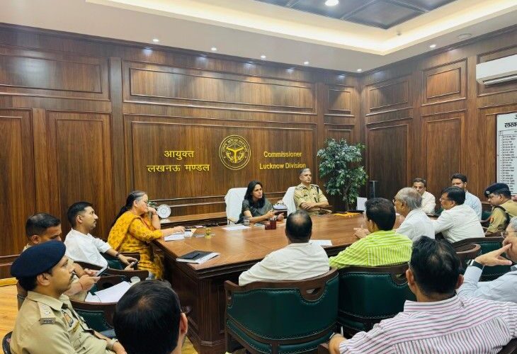 Meeting chaired Lucknow Mayor-Divisional Commissioner Lucknow Traffic | Roshan Jacob | Commissioner Meeting | लखनऊ महापौर-मंडलायुक्त की अध्यक्षता में बैठक: अवैध अतिक्रमण हटेगा, हर चौराहे पर दिखेगा बदलाव; बस स्टेशन किसान पथ के पास बनाने पर चर्चा – Lucknow News