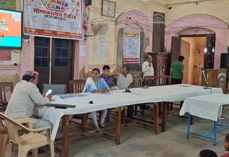 Seventh day of summer camp in Deoria | देवरिया में समर कैंप का सातवां दिन: बच्चों को साइबर फ्रॉड से बचने के टिप्स दिए, व्यायाम और एप्लीकेशन राइटिंग की भी ट्रेनिंग – Deoria News