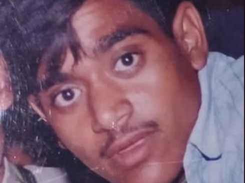 Mathura young man riding bike helmet hit by car died on the spot | मथुरा में सड़क हादसा: बिना हेलमेट बाइक चला रहे युवक को गाड़ी ने मारी टक्कर, मौके पर मौत – Mathura News