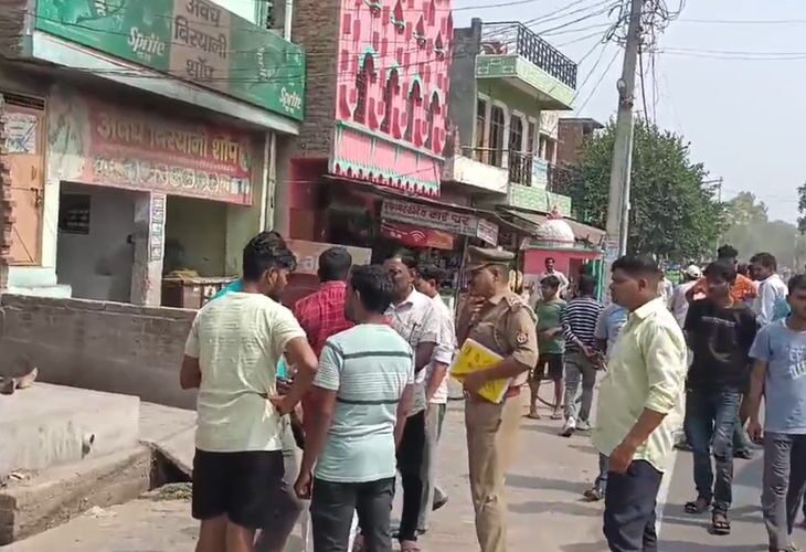 Young man dies under suspicious circumstances | युवक की संदिग्ध परिस्थितियों में मौत: हरदोई में दुकान के बाहर पड़ा मिला शव, मुंह से निकल रहा था झाग – Hardoi News