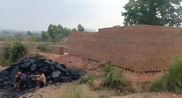 Stolen coal is being used in brick kilns of Ranhat | चोरी का कोयला रनहत के ईंट भट्टों में खपा रहे – Balrampur News