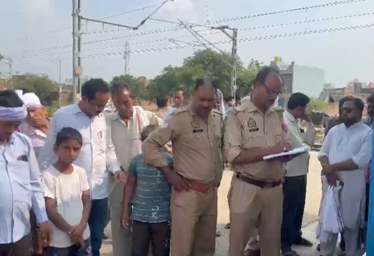 The student committed suicide by jumping in front of the train | छात्र ने ट्रेन के आगे कूदकर दी जान: कासगंज में चाड़ी रेलवे क्रॉसिंग पर मिला शव, बाइक भी मिली – Kasganj News
