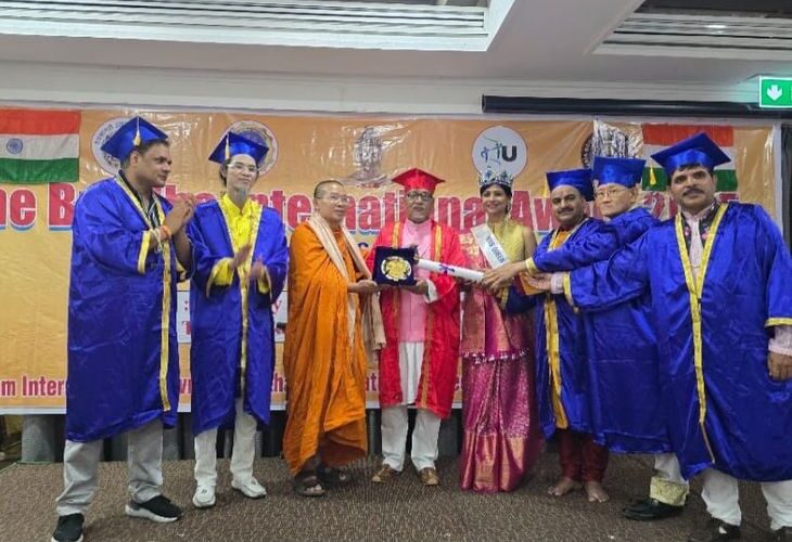 Indian teacher gets international honour in Thailand | थाईलैंड में भारतीय शिक्षक को अंतरराष्ट्रीय सम्मान: प्रतापगढ़ के डॉ. विनय कुमार को डॉक्टरेट की उपाधि से किया गया सम्मानित – Pratapgarh News