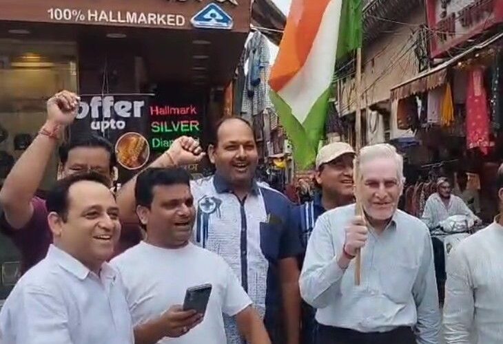 Protest against Pakistan in Hapur | हापुड़ में पाकिस्तान के खिलाफ प्रदर्शन: व्यापारियों ने सड़क पर पाक का झंडा रौंदा, पहलगाम हमले का विरोध किया – Hapur News