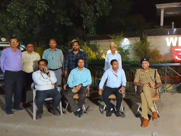 The city of Unnao was plunged into darkness for 10 minutes | उन्नाव में 10 मिनट तक अंधेरे में डूबा शहर: मॉक ड्रिल में 10 मिनट का ब्लैक आउट, वाहनों की लाइटें भी बंद – Unnao News