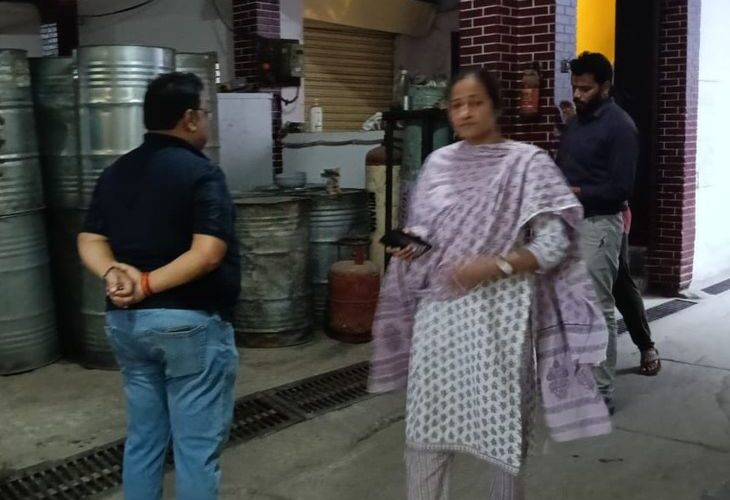 21 Mentha factories are operating amidst the population in Sambhal-Chandausi | संभल-चंदौसी में आबादी के बीच 21 मेंथा फैक्ट्रियां का संचालन: अग्निशमन विभाग ने कहा-जनसुरक्षा के लिए खतरा, स्थानांतरण की तैयारी; SDM ने किया निरीक्षण – Sambhal News