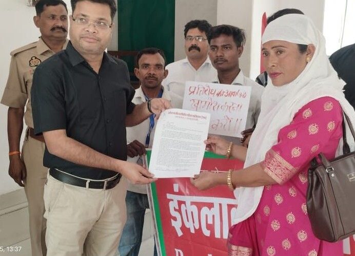 Protest against the case against Neha Rathore and Prof. Kakoti | नेहा राठौड़ और प्रो. काकोटि पर मुकदमे के खिलाफ प्रदर्शन: गुलाम अहमद सिद्दीकी बोले-लोकतंत्र की आवाज दबाने की कोशिश – Raebareli News