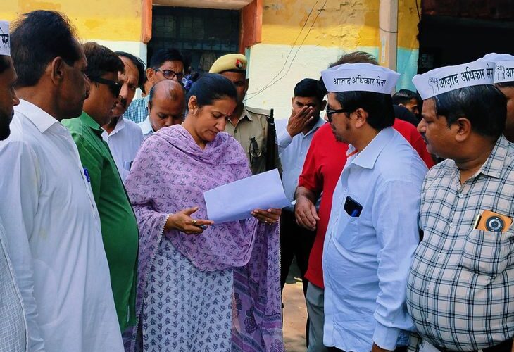 The issue of corruption in the revenue department in Sambhal | संभल में राजस्व विभाग में भ्रष्टाचार का मुद्दा: आजाद अधिकार सेना पार्टी ने किया प्रदर्शन, एसडीएम को सौंपा ज्ञापन – Sambhal News