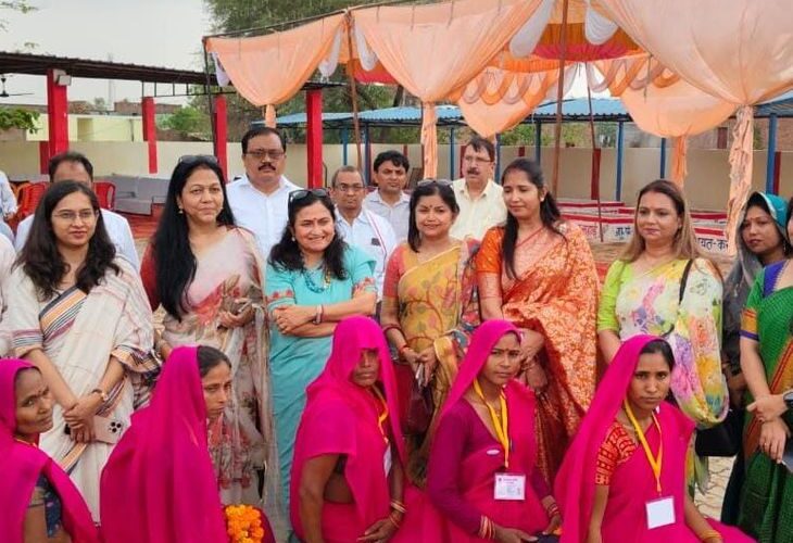 New initiative for women empowerment in UP | चित्रकूट में महिला सशक्तिकरण की नई पहल: मुख्य सचिव समेत कई IAS अधिकारियों की पत्नियों ने खोला आकांक्षा स्टोर – Chitrakoot News