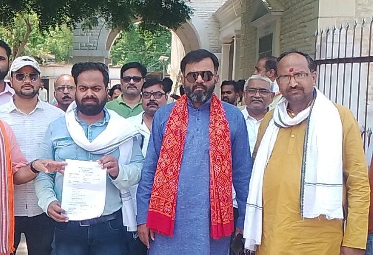 Attack on businessman’s warehouse in Mirzapur | मिर्जापुर में व्यापारी के गोदाम पर हमला: दबंगों ने की मारपीट, 3 लोग घायल; व्यापारी संगठन ने एसपी से की शिकायत – Mirzapur News