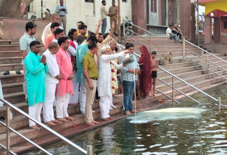 Jalshakti Minister inspected Gorah Minor | जलशक्ति मंत्री ने किया गोराह माइनर का निरीक्षण: वराह मंदिर में किए दर्शन, सोरों में पक्की माइनर बनाए जाने की घोषणा – Kasganj News