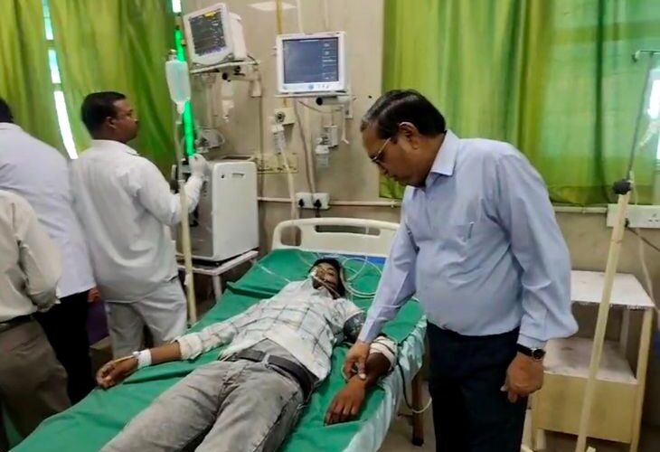 Preparedness to deal with emergencies | आपातकालीन स्थिति से निपटने की तैयारी: लोहिया अस्पताल में 7.30 मिनट में 3 मरीजों का इलाज, सीएमओ ने की मॉक ड्रिल – Farrukhabad News