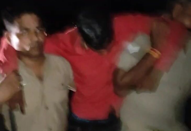 Wanted criminal Raju Yadav got shot in the leg, one miscreant absconded | जौनपुर में पुलिस-बदमाश की मुठभेड़: वांछित अपराधी राजू यादव को पैर में गोली लगी, एक बदमाश फरार – Jaunpur News