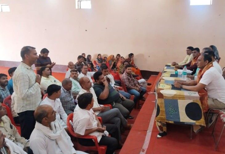 Discussion on formation of Mandal executive committee in BJP | भाजपा में मंडल कार्यकारिणी गठन को लेकर मंथन: मथुरा में हुई पदाधिकारियों की मीटिंग,पदों के बारे में दी गई मंडल अध्यक्षों को जानकारी – Mathura News