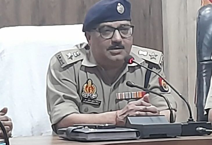 Badaun SP changed the working area of policemen | बदायूं एसएसपी ने पुलिसकर्मियों के कार्यक्षेत्र में किया बदलाव: कानून व्यवस्था में सुधार को लेकर एक निरीक्षक और 43 पुलिसकर्मियों का किया तबादला – Badaun News