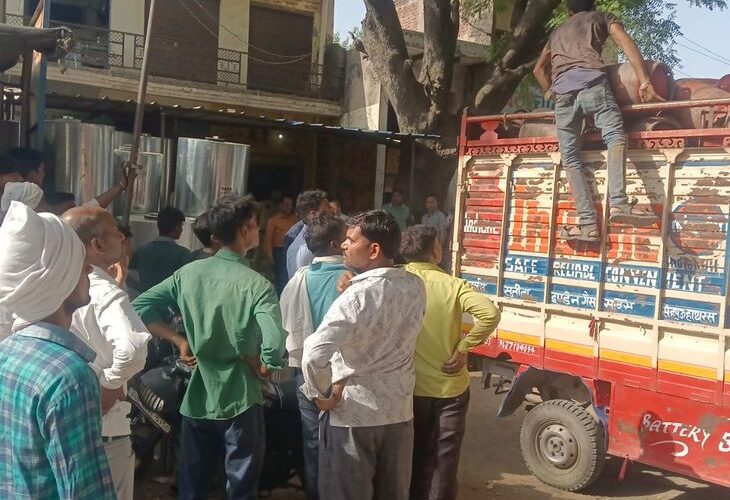 Illegal gas refilling racket busted in Hathras | हाथरस में अवैध गैस रिफिलिंग का भंडाफोड़: प्रशासन की छापेमारी में 74 गैस सिलेंडर जब्त, दुकानदार फरार – Hathras News