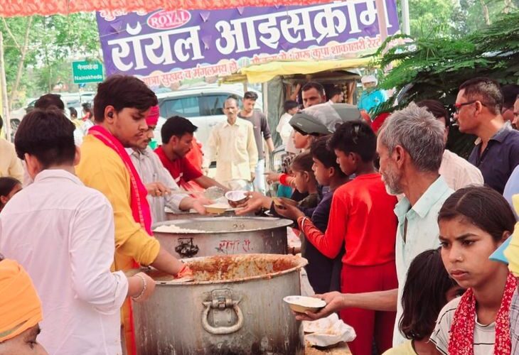 Fourth death anniversary of Bageshwar Dwivedi in Mastipur | मस्तीपुर में बागेश्वर द्विवेदी की चौथी पुण्यतिथि: हवन-पूजन के बाद भंडारे में हजारों लोगों ने लिया प्रसाद – Lucknow News