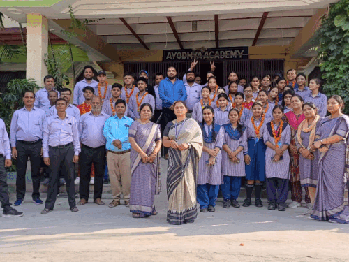 Ayodhya. These students are also bringing glory to Ayodhya | यह स्टूडेंट्स भी अयोध्या का नाम रोशन कर रहे: भवदीय के अभिषेक यादव ने 96,उदया की सुहानी पांडे ,अयोध्या अकादमी के अंश वर्मा को 95 प्रतिशत अंक – Ayodhya News