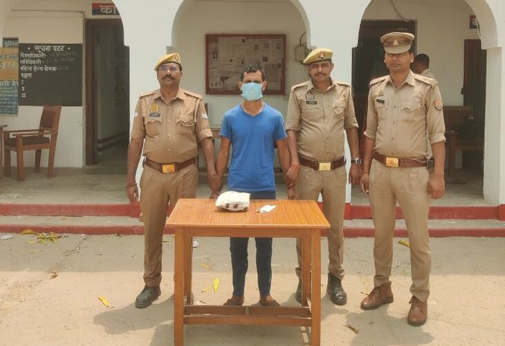 Police arrested the accused lover in Bahraich | बहराइच में आरोपी प्रेमी को पुलिस ने किया गिरफ्तार: मुंह में कपड़ा ठूंसकर चाकू से की थी हत्या, पूछताछ में कबूला जुर्म – Bahraich News