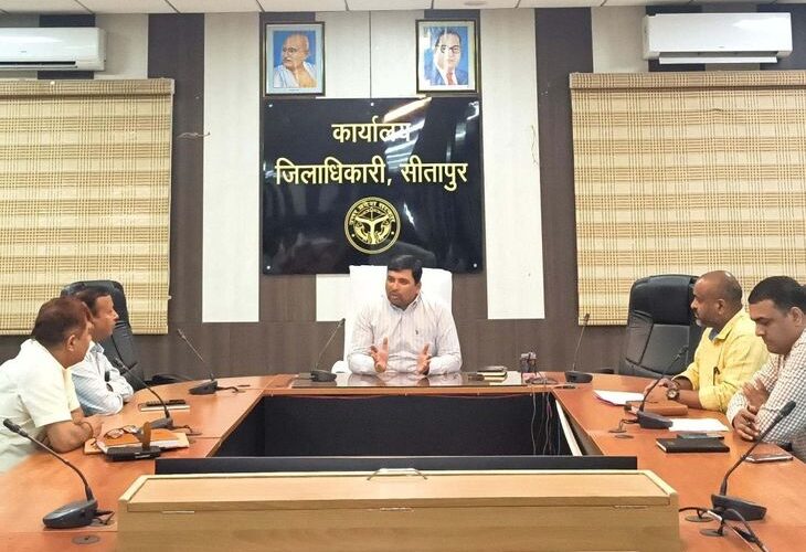 Sitapur DM strict on electricity workers strike | बिजली कर्मचारियों की हड़ताल पर सीतापुर डीएम सख्त: पोल और तारों से छेड़छाड़ करने वालों पर होगी FIR – Sitapur News
