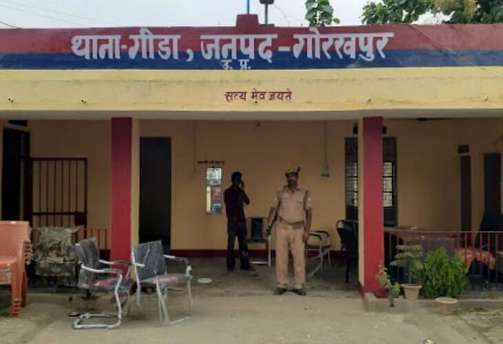 Wife and daughters thrown out of the house for dowry in Gorakhpur | गोरखपुर में दहेज के लिए पत्नी-बेटियों को घर से निकाला: 5 लाख रुपए की डिमांड करते थे ससुराल वाले, 8 के खिलाफ केस दर्ज – Gorakhpur News