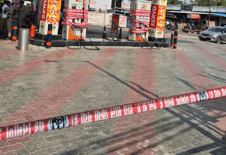 Sealing action taken on illegal constructions in Lucknow | लखनऊ में अवैध निर्माणों पर चली सीलिंग की कार्रवाई: पेट्रोल पंप से लेकर रो-हाउस तक सील – Lucknow News