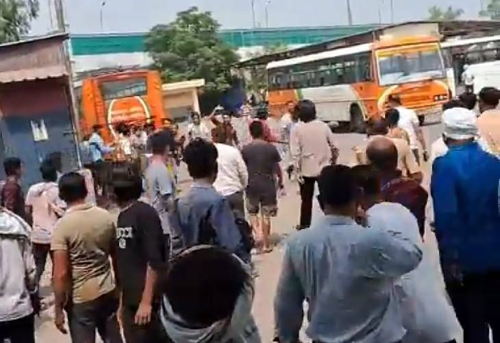 Babupurwa police filed a report three days after the video of the fight at Jhakarkati bus stand in Kanpur went viral, Kanpur | बस अड्‌डे पर पुलिस के सामने मारपीट-VIDEO: पुलिस ने वीडियो वायरल होने के तीन दिन बाद रिपोर्ट दर्ज करने को ली तहरीर – Kanpur News