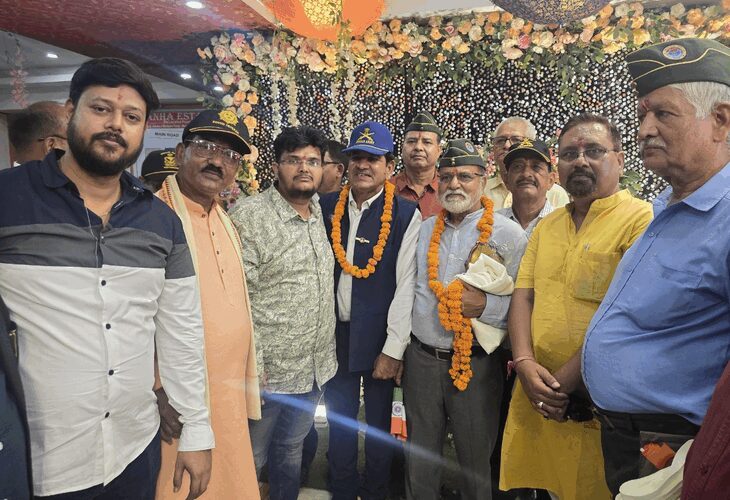 151 ex-servicemen were honored in Lucknow | लखनऊ में 151 पूर्व सैनिकों को किया गया सम्मानित: आदर्श व्यापारी एसोसिएशन ने वीर जवानों को किया नमन, संगठन का फैसला हर क्षेत्र में होगा सेना का सम्मान – Lucknow News