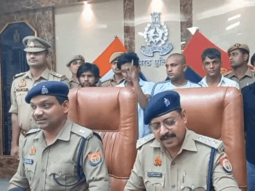 6 accused of robbery after recce arrested in Meerut | मेरठ में रेकी कर लूट करने वाले 6 आरोपी अरेस्ट: तमंचे के बल पर 90 वर्षीय दंपत्ति को पहले लूटा फिर पैर छूकर मांगा आशीर्वाद – Meerut News