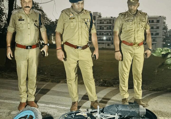 Police shot a criminal in an encounter in Varanasi 18 cases of robbery and theft, bike and pistol recovered | वाराणसी में पुलिस ने मुठभेड़ में बदमाश को मारी गोली: लूट-चोरी में शामिल आरोपी पर 18 मुकदमे, बाइक-तमंचा बरामद – Varanasi News