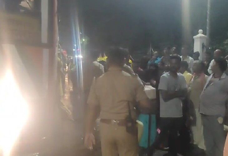 Panic due bus accident in Lucknow Gautampalli Bus Accident near 1090 to CM House | लखनऊ में बस हादसे से दहशत: 1090 और मुख्यमंत्री आवास के बीच बस डिवाइडर से टकराई, दर्जन भर यात्री सवार – Lucknow News