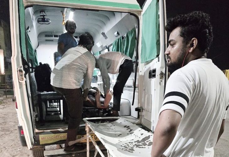 Misuse of government ambulance in Mathura | मथुरा में सरकारी एंबुलेंस का दुरुपयोग: मरीजों को प्राइवेट अस्पताल भेजने का वीडियो वायरल, एंबुलेंस चालक और डॉक्टर्स पर कमीशन का आरोप – Mathura News