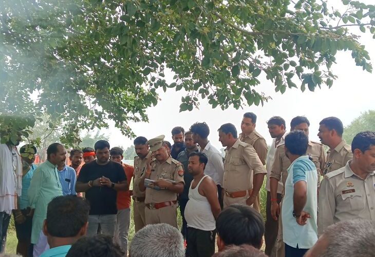 A young man hanged himself in the colony | बस्ती में युवक ने लगाई फांसी: चिलबिल के पेड़ से लटकता मिला अधेड़ का शव, भाई ने की पहचान – Charkaila(Basti sadar) News