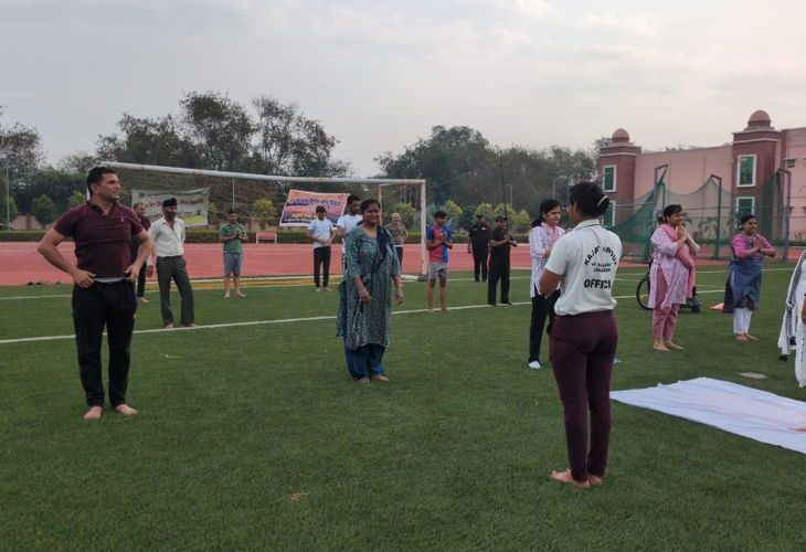 Two-day yoga practice started in the university, Divyang students also participated | अंतरराष्ट्रीय योग दिवस की तैयारी: विश्वविद्यालय में दो दिवसीय योगाभ्यास शुरू, दिव्यांग छात्र भी हुए शामिल – Lucknow News