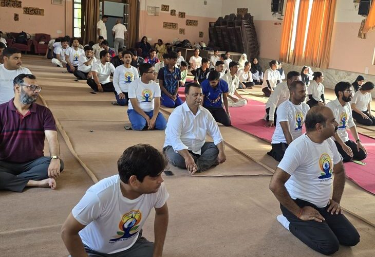 Event organized at Shia College in Lucknow on International Yoga Day | लखनऊ में अंतरराष्ट्रीय योग दिवस पर शिया कॉलेज में आयोजन: पीएम मोदी का संबोधन सुना, योग गुरु के मार्गदर्शन में छात्र-शिक्षकों ने किए आसन – Lucknow News