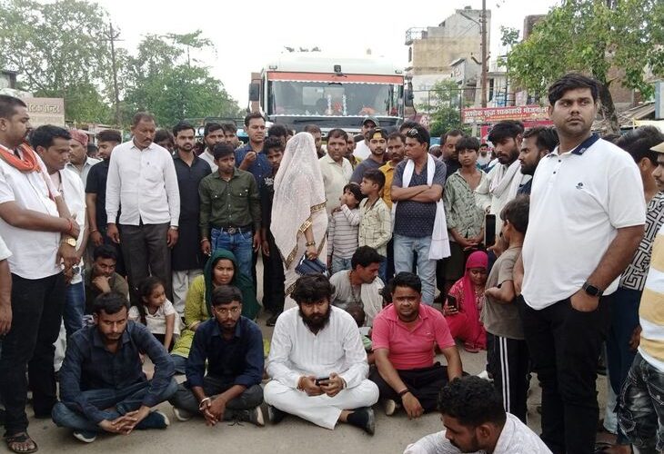Dead body found in a rice mill in Sant Kabir Nagar | संतकबीर नगर में राइस मिल में मिली लाश: परिजनों ने लगाय हत्या का आरोप, सड़क जाम किया; पुलिस ने जाम हटवाया – Sant Kabir Nagar News