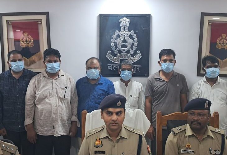 In Balrampur, 38 lakhs were robbed by showing one pond as three | बलरामपुर में एक तालाब को तीन दिखाकर 38 लाख हड़पे: ग्राम प्रधान समेत 6 गिरफ्तार, सेटेलाइट तस्वीरों से खुला राज, बरसात में तालाब खुदाई दिखाकर किया घोटाला – Balrampur News