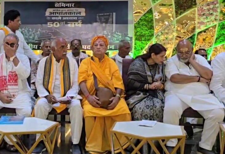 BJP workers celebrated black day on the 50th anniversary of emergency | आपातकाल की 50वीं बरसी पर भाजपाइयों ने मनाया काला दिवस: लोकतंत्र सेनानियों को किया सम्मानित, सेनानियों ने साझा की आपातकाल की पीड़ा – Jalaun News