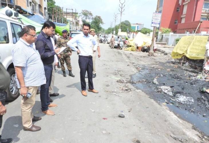 Municipal commissioner found drains clogged in Govind Nagar, reprimanded him | नगर आयुक्त को गोविंद नगर में चोंक मिली नालियां, फटकारा: समस्याओं को तुरंत दूर करने के दिए निर्देश, जोनल अभियंता को कारण बताओ नोटिस – Kanpur News