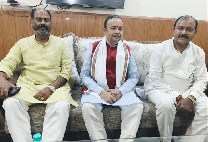 The one who is guilty takes the help of caste | जो दोषी होता है वो जाति का सहारा लेता है: CMO विवाद पर बोले मंत्री राठौर, ठेले-दुकानों पर नेम प्लेट जरूरी, अखिलेश यादव पर भी जमकर बरसे मंत्री – Bareilly News
