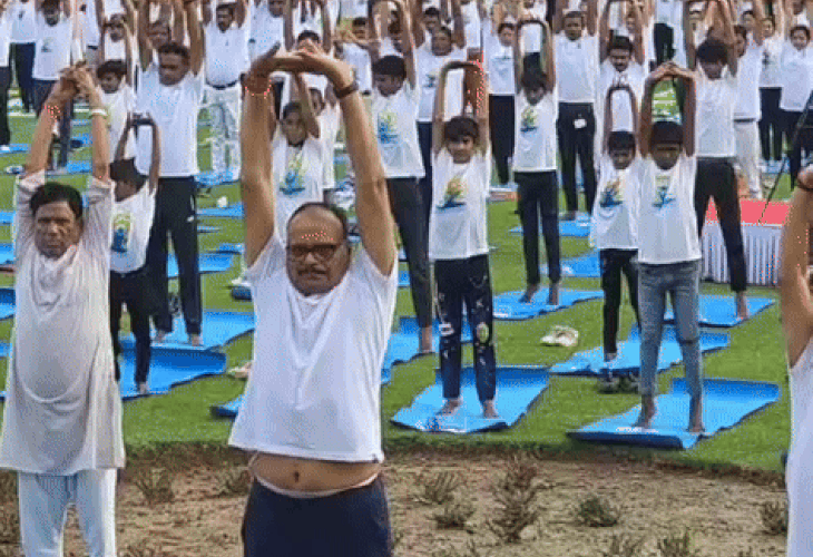 Yoga Day organized at Residency, Lucknow, Uttar, Pradesh , international yoga day | लखनऊ के रेजिडेंसी में योग दिवस का आयोजन: डिप्टी सीएम ब्रजेश पाठक हुए शामिल, ‘वन अर्थ, वन हेल्थ’ थीम पर योग – Lucknow News
