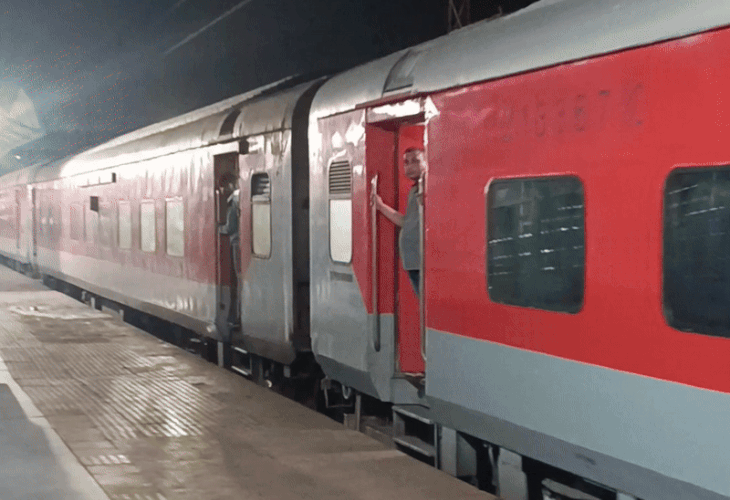Jhansi-Lucknow Passenger canceled for 5 days, Raptisagar will stop for three and a half hours | झांसी-लखनऊ पैसेंजर 5 दिन निरस्त, राप्तीसागर साढ़े तीन घंटे रुकेगी: कानपुर-लखनऊ के बीच जैतीपुर यार्ड में किया जाना है नॉन इंटरलॉकिंग का काम, लखनऊ इंटरसिटी रोकी जाएगी – Jhansi News
