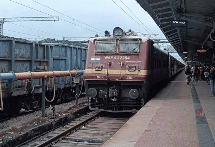 Time of 7 trains coming to Jhansi changed | झांसी आने वालीं 7 ट्रेनों का टाइम बदला: आज से 5 से 10 मिनट पहले छोड़ देंगी स्टेशन, पुराने समय पर पहुंचे तो छूट जाएगी ट्रेन – Jhansi News