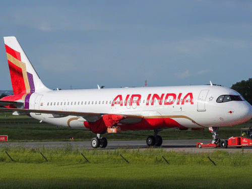 Many flights diverted to Lucknow due to bad weather in Delhi | दिल्ली में खराब मौसम के चलते कई फ्लाइट्स लखनऊ डायवर्ट: मुंबई, औरंगाबाद और चेन्नई जाने वाले यात्री हुए परेशान – Lucknow News