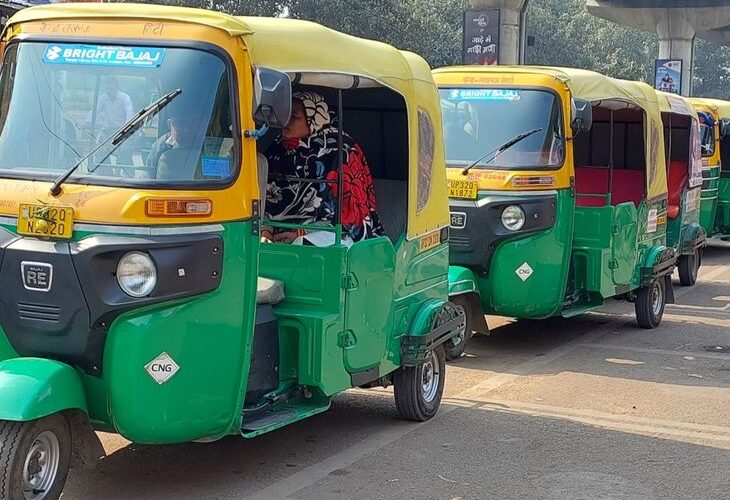 Taxi drivers will have to write their Aadhaar and mobile number, Lucknow, Uttar Pradesh | टैक्सी चालकों को लिखना होगा आधार और मोबाइल नंबर: महिलाओं की सुरक्षा के लिए सख्त निर्देश, 15 दिन के भीतर नहीं लिखने पर होगी कार्रवाई – Lucknow News